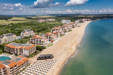 Bulgaristan 'ın Karadeniz kıyısındaki Obzor tatil beldesine hava manzarası
