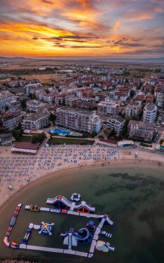 Bulgaristan 'ın Ravda tatil beldesinin hava manzarası ve güzel gün batımı