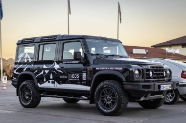 Marina Dinevi, Sveti Vlas, Burgaz, Bulgaristan 'da üst düzey off-road aracı Ineos Grenadier