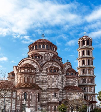 Nea Moudania 'nın merkezindeki St. George Kilisesi, Chalkidiki, Yunanistan