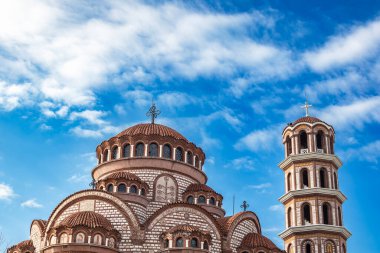 Nea Moudania 'nın merkezindeki St. George Kilisesi, Chalkidiki, Yunanistan