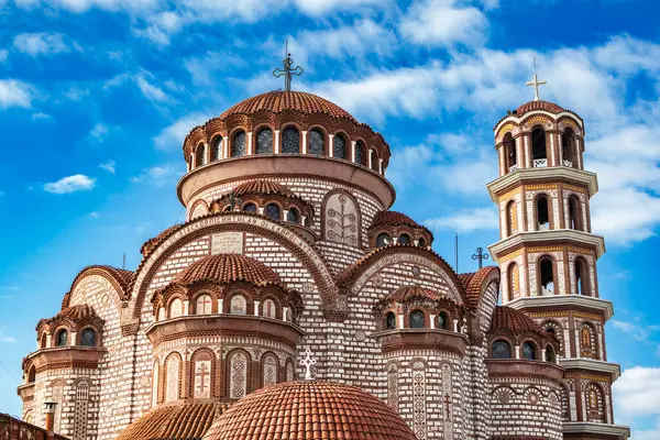 Nea Moudania 'nın merkezindeki St. George Kilisesi, Chalkidiki, Yunanistan
