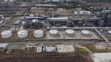 Bulgaristan 'ın Burgaz kenti yakınlarındaki bir petrol rafinerisinin hava manzarası