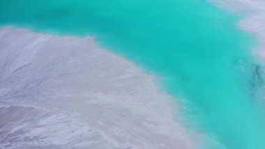 Bulgaristan 'ın Varna kenti Devnya yakınlarındaki bir kimya fabrikasının atık havuzu manzarası