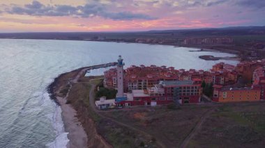 Bulgaristan 'ın Karadeniz kıyısındaki sahil beldesi Aheloy' a gün batımında hava manzarası