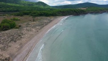 Bulgaristan 'ın Primorsko kenti yakınlarındaki güzel plaja hava manzarası