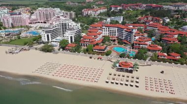 Bulgaristan 'ın Karadeniz kıyısındaki Sunny Beach sahil beldesine hava manzarası