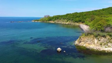 Bulgaristan 'ın Karadeniz kentinde bir Ropotamo nehrinin havadan görünüşü