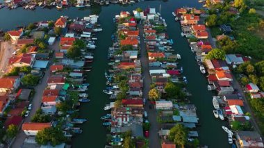 Bulgaristan 'ın Burgaz kenti yakınlarındaki bir balıkçı köyüne hava manzarası