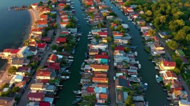 Bulgaristan 'ın Burgaz kenti yakınlarındaki bir balıkçı köyüne hava manzarası