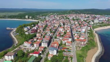 Bulgaristan 'ın Burgaz kentindeki Primorsko kıyı kasabasının hava manzarası