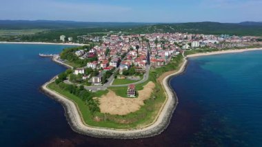 Bulgaristan 'ın Burgaz kentindeki Primorsko kıyı kasabasının hava manzarası
