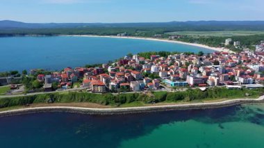Bulgaristan 'ın Burgaz kentindeki Primorsko kıyı kasabasının hava manzarası