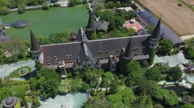 Bulgaristan 'ın Ravadinovo kenti yakınlarındaki eski masal kalesine hava manzarası