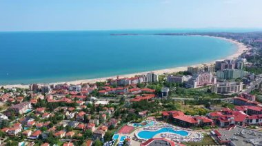 Bulgaristan 'ın Karadeniz kıyısındaki en büyük sahil beldesi olan Sunny Beach' in havadan görünüşü