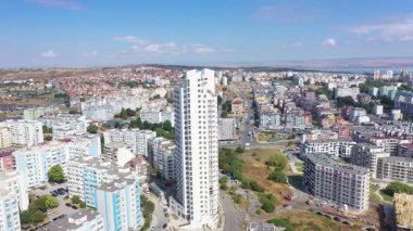 Bulgaristan 'ın Burgaz kentindeki Meden Rudnik semtindeki gökdelene hava manzarası