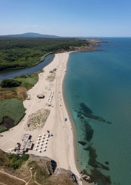 Sinemorets 'teki güzel sahile ve Veleka nehrinin ağzına, Karadeniz, Bulgaristan