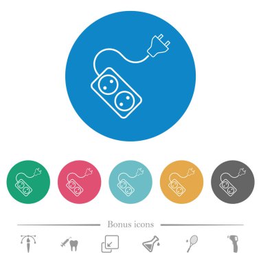 Taşınabilir elektrik prizi, iki priz, uzatma kablosu ve yuvarlak renkli arka planda düz beyaz simgeler. 6 bonus simgesi dahil.