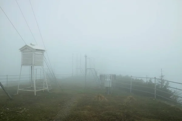 Stazione Meteo Scena Nebbia Concetto Meteorologia — Foto Stock