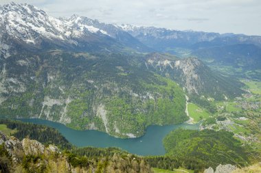 Almanya 'nın Jenner tepesinden Konigssee Gölü hava manzarası