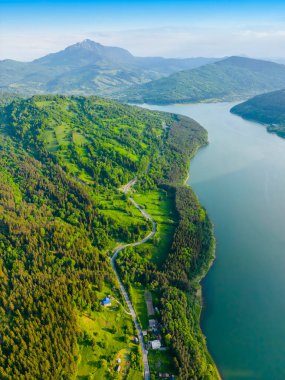 Bicaz Gölü ve Ceahlau dağı (Romanya)