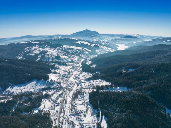 Petru Voda Dorf Und Ceahlau Berg Rumänien Winterszene — Stockfoto