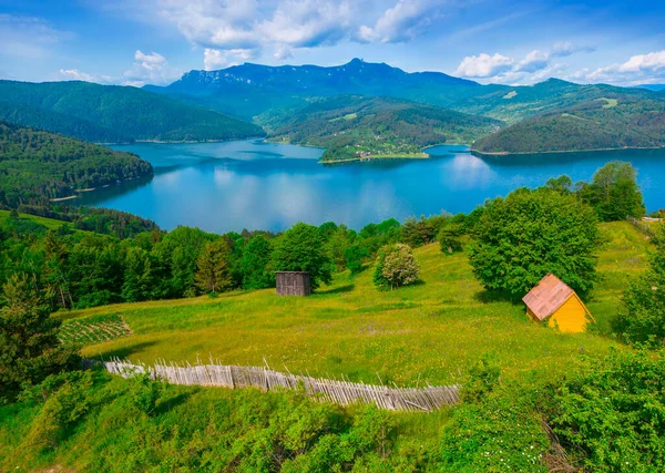 Romanya Daki Bicaz Gölü Ceahlau Dağı Yaz Manzarası — Stok fotoğraf