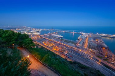 bağlantı noktası Barcelona. gece şehir manzaralı, İspanya