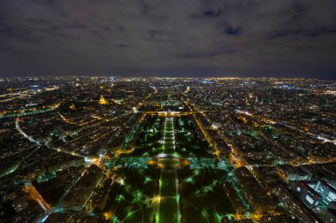 Gece, Fransa Paris şehir. Eyfel Kulesi üstten görüntülemek