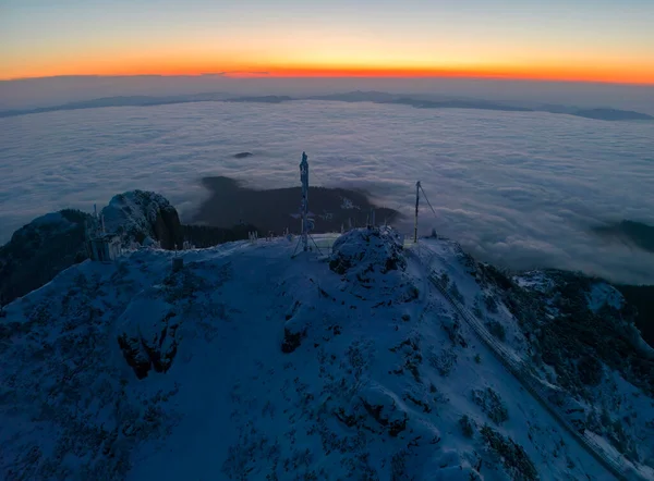 Górski Krajobraz Nad Chmurami Zachód Słońca Ceahlau Rumunia — Zdjęcie stockowe