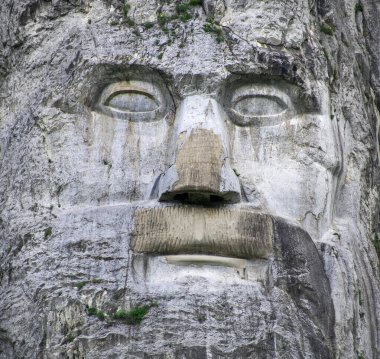 Romanya 'da düzenbaz başı heykeli. detay