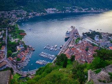 Günbatımı Kotor Koyu'ndaki, Karadağ