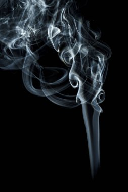 Siyah arkaplandaki soyut duman yakın plan