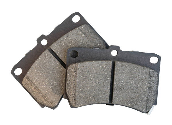 запасная часть для автомобильных тормозных колодок на белом изолированном фоне