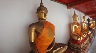Tapınakta altın Buda heykelleri, Bangkok, Tayland