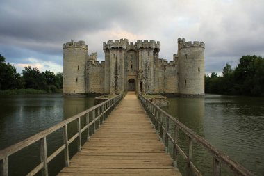 Robertsbridge yakınlarındaki Bodiam Kalesi, İngiltere 'deki Doğu Sussex,