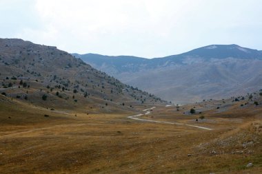 Bosna-Hersek 'in Lukomir köyü yakınlarındaki Dinarik Alplerinin manzarası