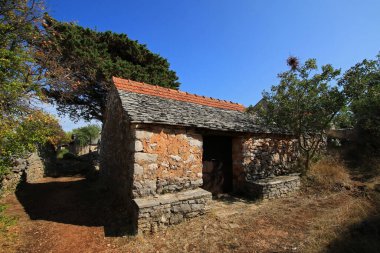 Humac, hayalet köy, Hırvatistan 'ın Hvar adasındaki terk edilmiş köy