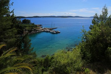 Hırvatistan 'ın Hvar adası yakınlarındaki küçük körfez