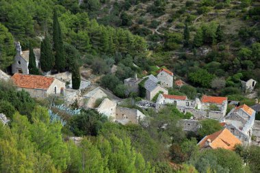 Malo Grablje, Küçük Grablje, hayalet köy, Hırvatistan 'ın Hvar adasındaki terk edilmiş köy