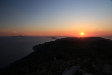 Paklinski adalarının manzarası, St. Nikola zirvesinden manzara, Hırvatistan 'ın Hvar adasının en yüksek zirvesi