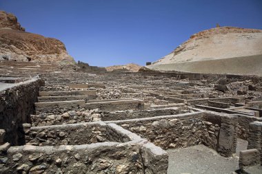 Deir el-Medine kalıntıları - Mısır Krallar Vadisi yakınlarındaki antik Mısır işçi köyü