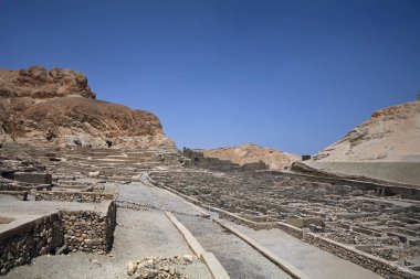 Deir el-Medine kalıntıları - Mısır Krallar Vadisi yakınlarındaki antik Mısır işçi köyü