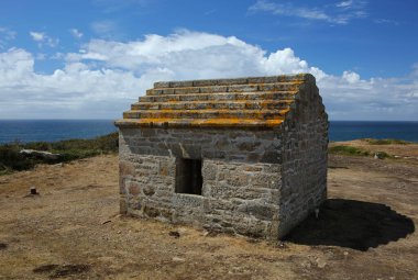 Cairn de Menez Dregan yakınlarındaki nöbetçi kulübesi, Brittany, Fransa