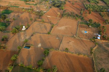 Hindistan 'da sıcak hava balonu uçuşunda kuş bakışı Rajasthan.
