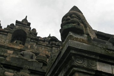 Endonezya 'nın Java adası Multilan kasabası yakınlarındaki Borobodur, Mahayana Budist Tapınağı' nda detaylar ve kabartmalar