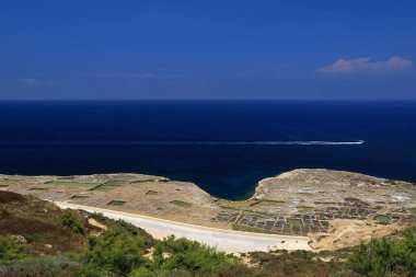 Saltpans, Qbajjar Körfezi Marsalforn 'un batısı, Gozo, Malta
