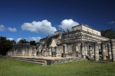 Chichen Itza 'daki Savaşçılar Tapınağı Yucatan, Meksika