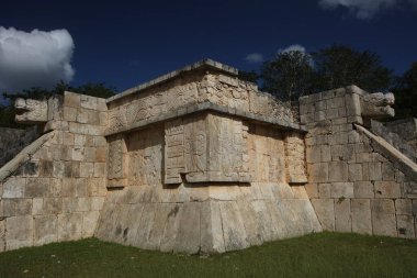 Chichen Itza, Yucatan, Meksika 'daki Kartallar ve Jaguarlar Tapınağı