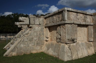 Chichen Itza, Yucatan, Meksika 'daki Kartallar ve Jaguarlar Tapınağı